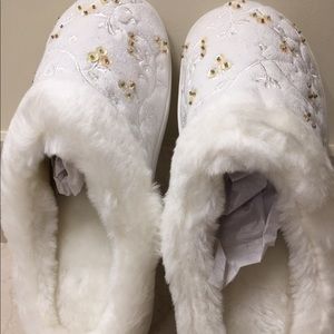 NWOT Avon Embellished Faux Fur Slippers